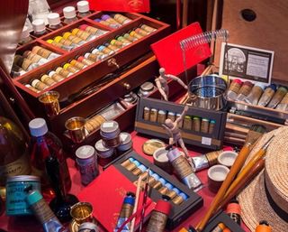 Is Your Art Case Drowning in Chaos? Tips You Need to Know