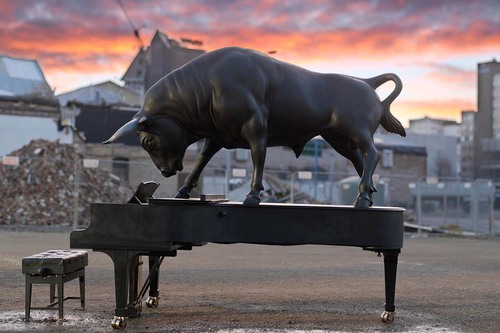 Michael Parekowhai Chapmans Homer bull on a piano sculpture