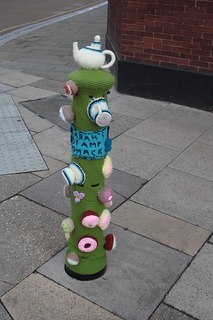 yarn_bombing teapot and cups on a post