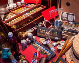 Is Your Art Case Drowning in Chaos? Tips You Need to Know